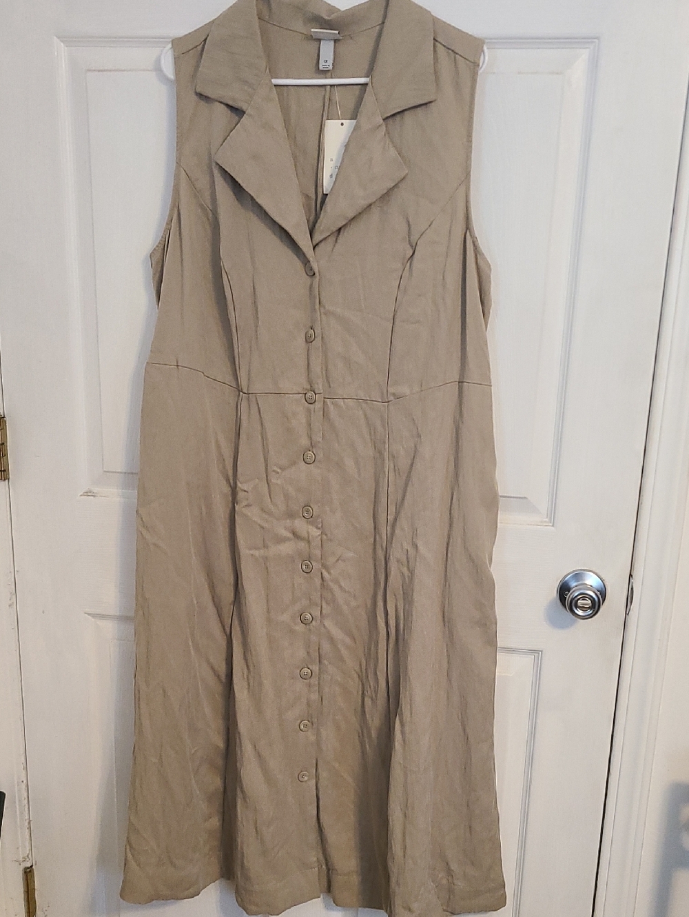 a new day Sleeveless Button-Front Midi Dress in Taupe